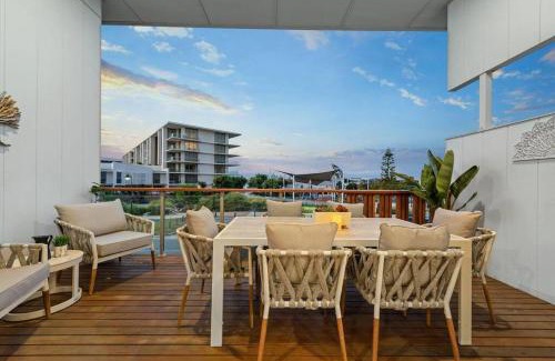 Newport House | Villa on Newport Lake