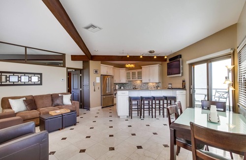 San Diego Condo | Villa on the Bay | 1BR Bayfront in Mission Beach