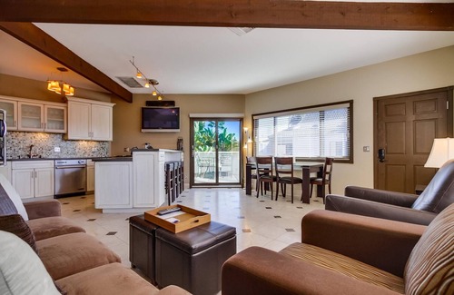 San Diego Condo | Villa on the Bay | 1BR Bayfront in Mission Beach