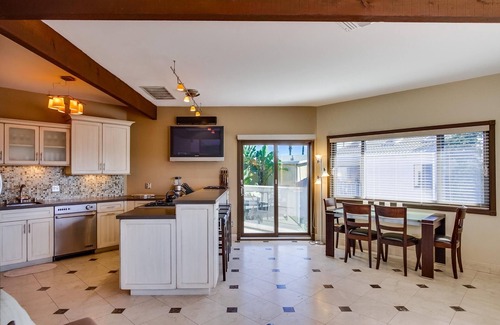 San Diego Condo | Villa on the Bay | 1BR Bayfront in Mission Beach