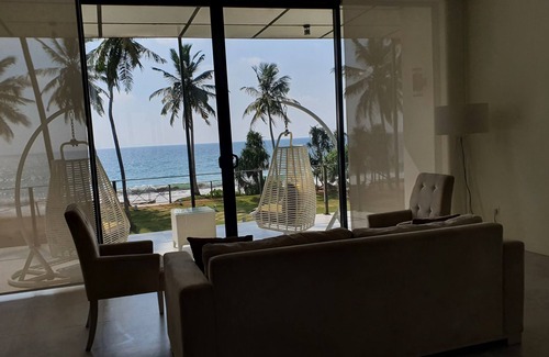 Kosgoda Villa | Villa on the Beach with Private Pool & Beach Access
