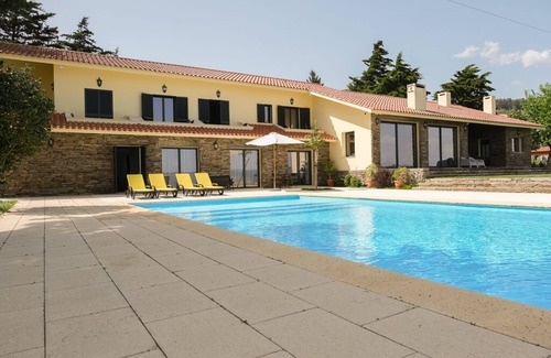 Peso da Regua Cottage | Villa overlooking the Douro River with Swimming Pool and Tennis Court