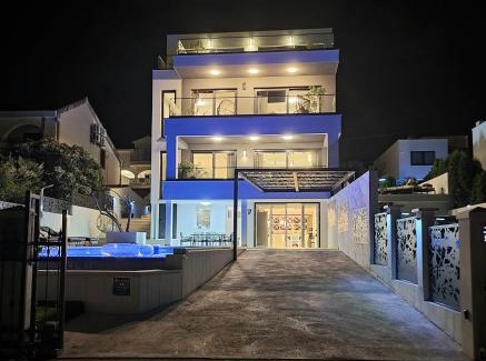 Okrug Villa | Villa Palace Al Nera