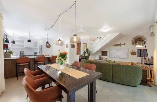 Fannie Bay House | Villa Palma A Leafy Chic Retreat by the Foreshore