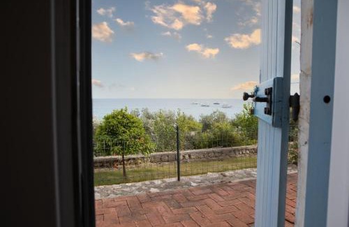 Terracina Apartment | Villa Paola Vista Mare - Fronte Mare - Free Parking - Wi-Fi
