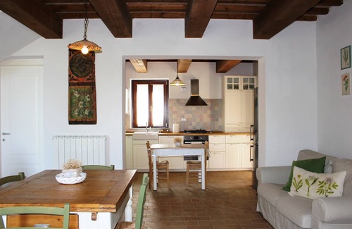 Furlo Villa | Villa Petra Marche - Piscina e giardino privato a pochi Km da spiagge Adriatiche