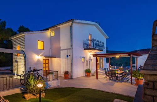 Donje Polje Villa | Villa Plenča - heated pool