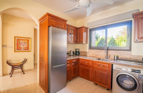Kouklia Villa | Villa Pontus - stunning views & privacy in beautiful garden with pool & hot tub