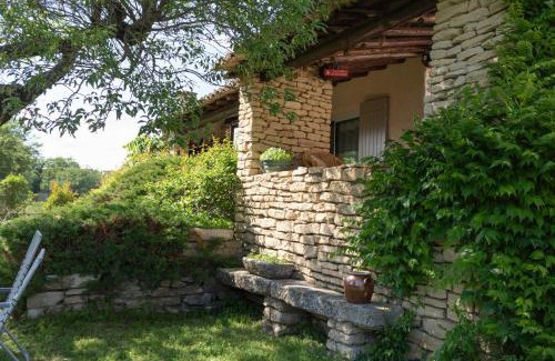 Cabrieres-d'Avignon Villa | VILLA PROVENCALE FACE AU LUBERON