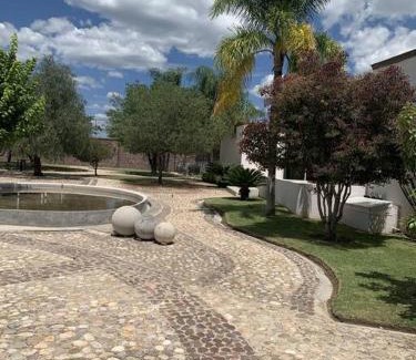 Leon Villa | Villa Quinta Lomas casa completa con aéreas verdes