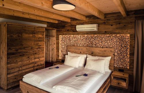 Ceske Budejovice Apartment | Villa Resort & Organic Spa - luxusní apartmán s vířivkou