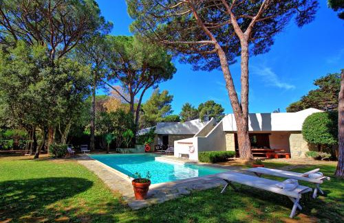 Roccamare Villa | Villa Rocca Mare by PosarelliVillas