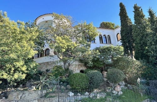 Roses Town Center Villa | Villa Rosa: Charming Property, Heated Pool & Spa, Sea View, Enclosed Park