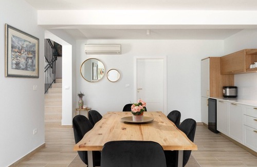 Krsan Villa | Villa Roti with Pool and Sauna