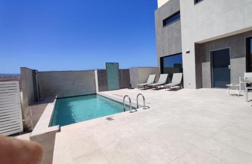 Ciudad Universitaria Villa | Villa Royale Rex has got it all