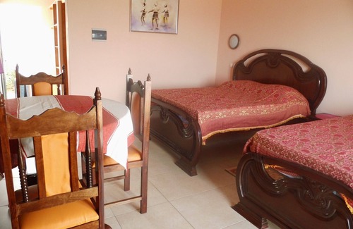 Pedra Badejo House | Villa São José, Bed and Breakfast Santiago Island: TRIPLE "CORAL" ROOM