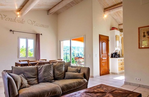 Saint-Maurice-dʼArdeche Villa | Villa Sémillon - private terrace and garden