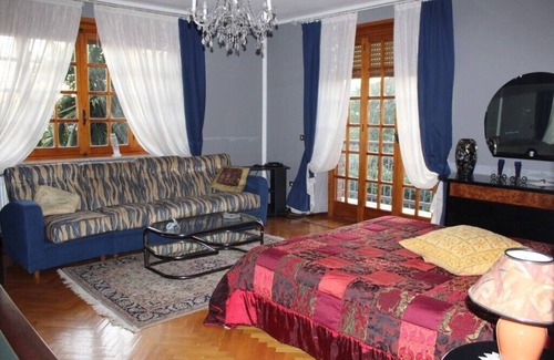 San Francesco al Campo Villa | Villa surrounded by greenery