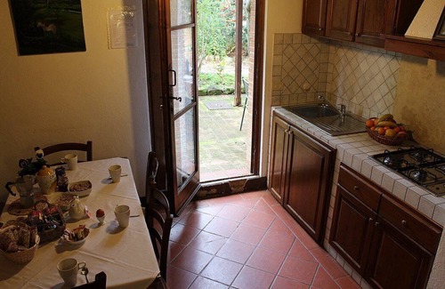 Colle di Val d'Elsa House | Villa Saveria E: A graceful apartment surrounded by the greenery.