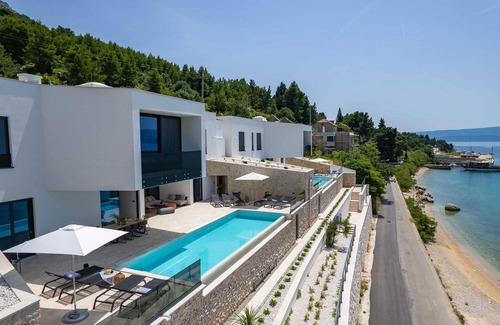 Omis Villa | Villa Sea Breeze, 5 bedroom Luxury Villa near the sea, private heated pool, Omiš Brzet