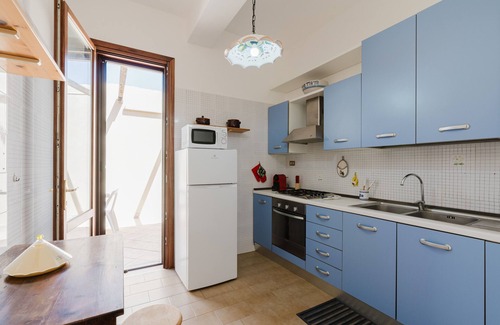 Pizzolungo Villa | Villa 'Sea Side Family' with Private Garden, Wi-Fi and Air Conditioning