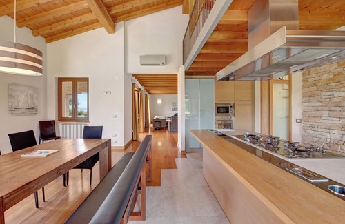 Montioni Villa | 'Villa Sellemond' with Lake View, Pool, Garden & Wi-Fi