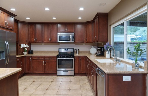 Valencia House | Villa Style House in Santa Clarita
