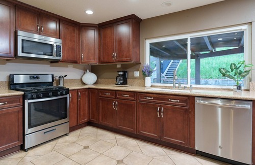 Valencia House | Villa Style House in Santa Clarita