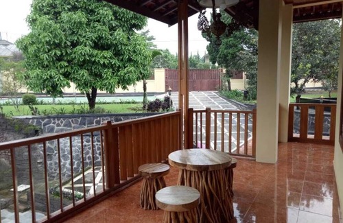 Cisarua Villa | Villa Tebing Puncak Bogor