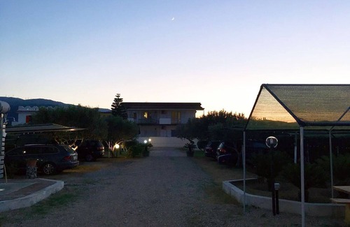 Marina di Davoli Apartment | Villa Tigani: direct beach access sea and mountains view “Pandora apartment”