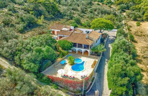S Horta Villa | Villa Toni i na Bel by Villa Plus