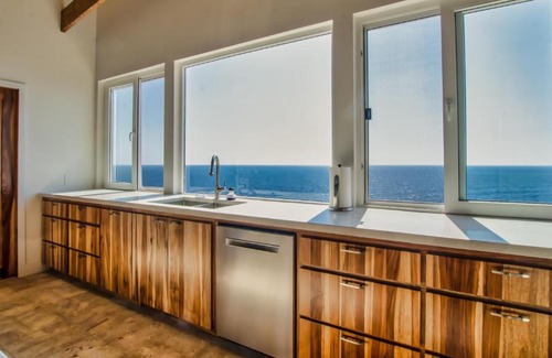 Lighthouse Estates House | Villa Topaz Above West Bay with 360 Degree Views!