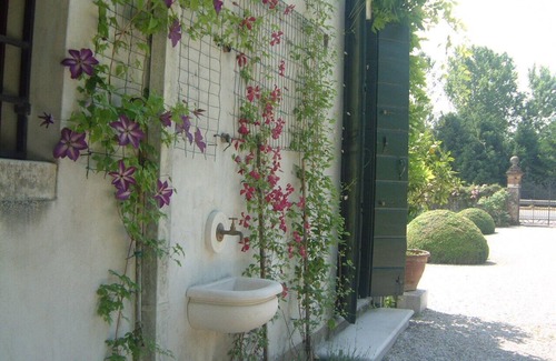 Dolo Apartment | Villa Tron. Mezà apartment with park along the Brenta Riviera. Venice