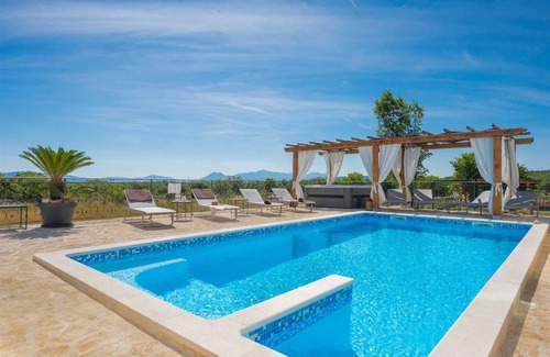 Lovrec Villa | Villa Unika heated Pool, Jacuzzi, Sauna