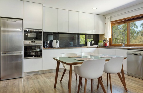 Linhares de Cima Villa | Villa 'Vermarl' with Mountain View, Wi-Fi and Air Conditioning