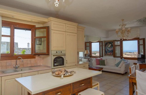 Glinado Villa | villa victor , panoramic view, family and pet friendly, near the beaches.