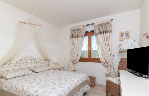 Monte Petrosu Villa | Villa "Viola" with Private Terrace & A/C