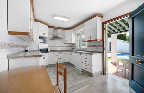 Poblado de Sancti Petri House | Villa “Virgen del Camino” directly by the Beach, Pool, Terrace & Garden