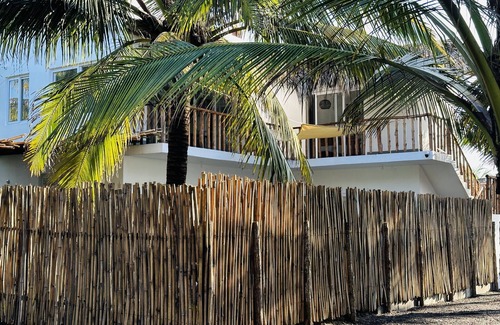 Guatemala Villa | Villa Wabi "En el paredón, Frente al mar"nn