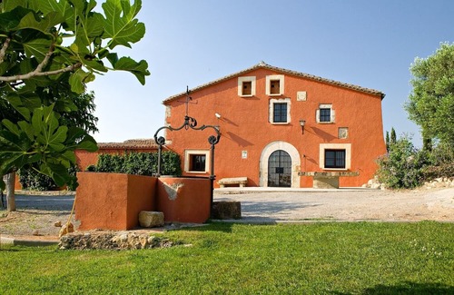 Castellet i la Gornal Cottage | Villa with swimming pool and private garden, near Sitges and Barcelona