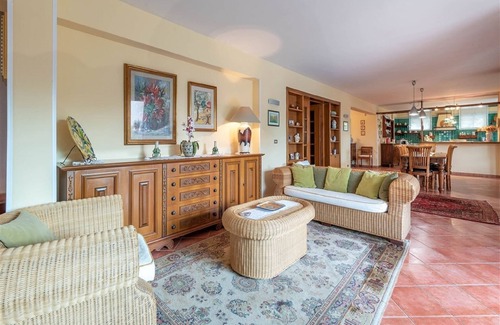 Misilmeri House | Villa with Pool, Pets & WiFi