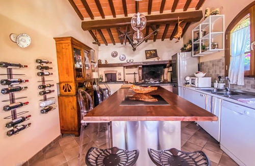 Querce Villa | Villa with private pool and fenced garden 50 km from Pisa, Florence, sea.