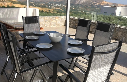 Mariou Villa | VILLA WITH PRIVATE POOL AND SPECTACULAR SCENIC VIEWS OF THE SEA AND MOUNTAINS