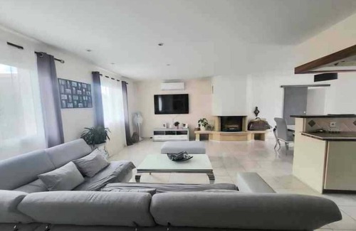 Peret Villa | Villa with swimming pool in the heart of the vineyards