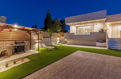 Archanes House | Villa Xenia, Private Pool, Hot Tub, BBQ, Sunset View