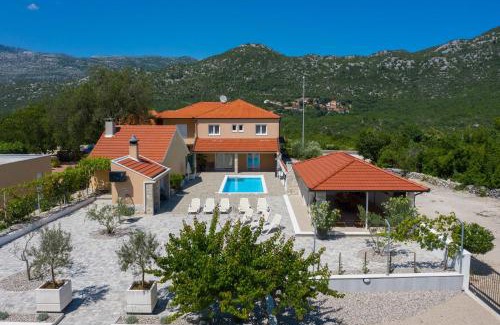 Vrgorac Villa | Villa Zara with heated Hydromassage-Pool