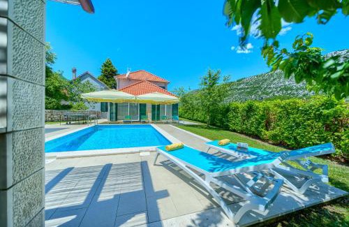 Tucepi Villa | Villa Župa Relaxing Escape Near Baška Voda with Heated Pool