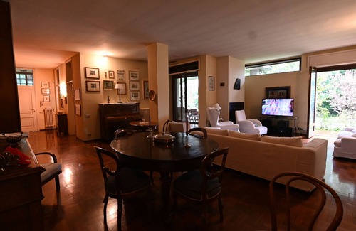 Grumello del Monte Villa | VillaFrancesca BeB in Grumello del Monte: Elegant with Park and Seasonal Pool