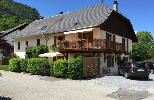 Chaparon Apartment | Village apartment on the ground floor at the edge of Lake Annecy