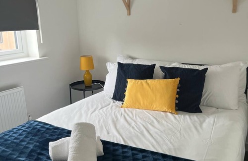 Pontprennau House | Village House in St Mellons - Close to A48 and M4 Motorway